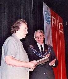 Szcześniak receiving plaque in 2002.