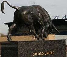 A bronze statue of an ox sits on a plinth with the words Oxford United inscribed on it