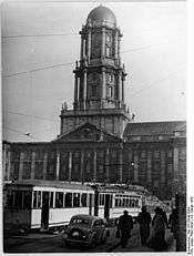 Tram in front of the Stadthaus
