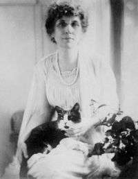 Black and white photograph from 1918 of Byrd Spilman Dewey with her cat Billie sitting in her lap.