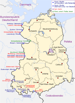 Map of East Germany showing crossing points on the western and south-western side. In total, there are ten road crossings (marked blue), eight rail crossings (marked red), and two river or canal crossings (marked green).