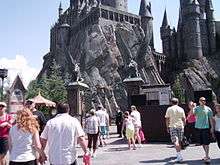 The entrance to the ride consists of a path which proceeds between two gates before heading to Hogwarts Castle.