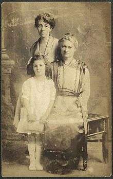 Hannah Greenebaum Solomon with daughter and granddaughter, 1918