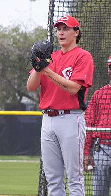 Homer Bailey, in a Reds uniform, ready to throw a pitch