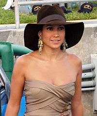Colour photograph of Jennifer Lopez in 2004