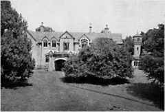 Stone House, Ooty in 1905, with a tree called Sullivan's Oak in the foreground.