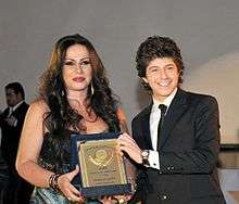 Sawsan Al-Sayid presents Raffi Boghosian with 2009 Youngest TV Host in the Middle East award