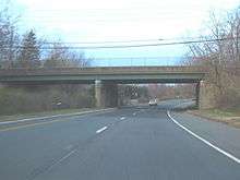 A four lane divided highway at an overpass