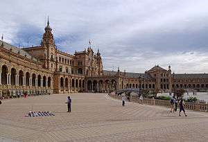 Curved colonnade of the Plaza de España
