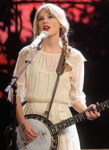 Taylor Swift performing live