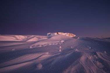 Yukimarimo south pole dawn 2009.jpg